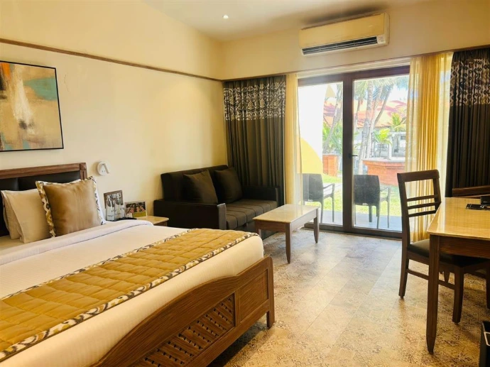 Club room with private sit-out