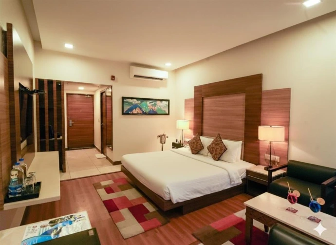 Honeymoon suite open sky shower and private sitout